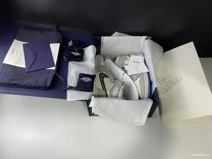 One Kick x Jordan 1 CN8607-002 shoe box) Retro High DR (DR 0602